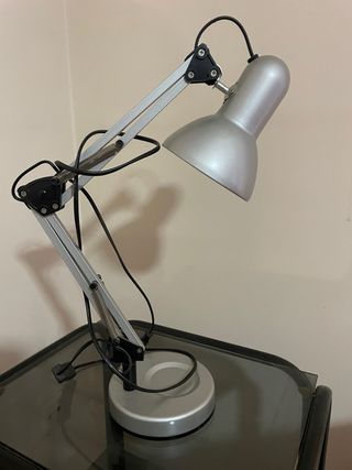 Lámpara de escritorio plateada