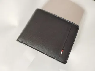 Cartera de piel azul oscuro