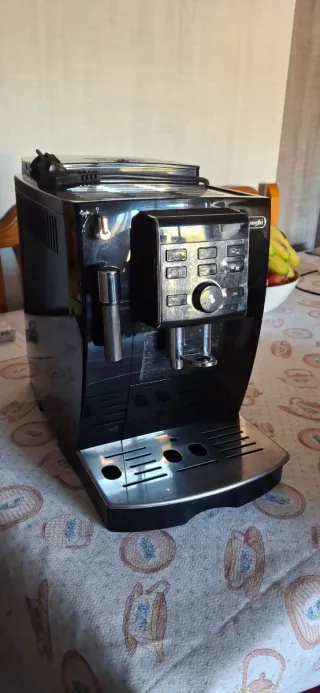 Cafetera Delonghi Automática Negra