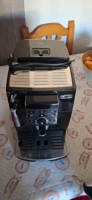 Cafetera Delonghi Automática Negra