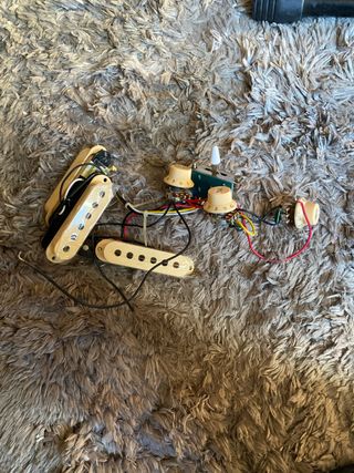 Pastillas y electrónica guitarra eléctrica