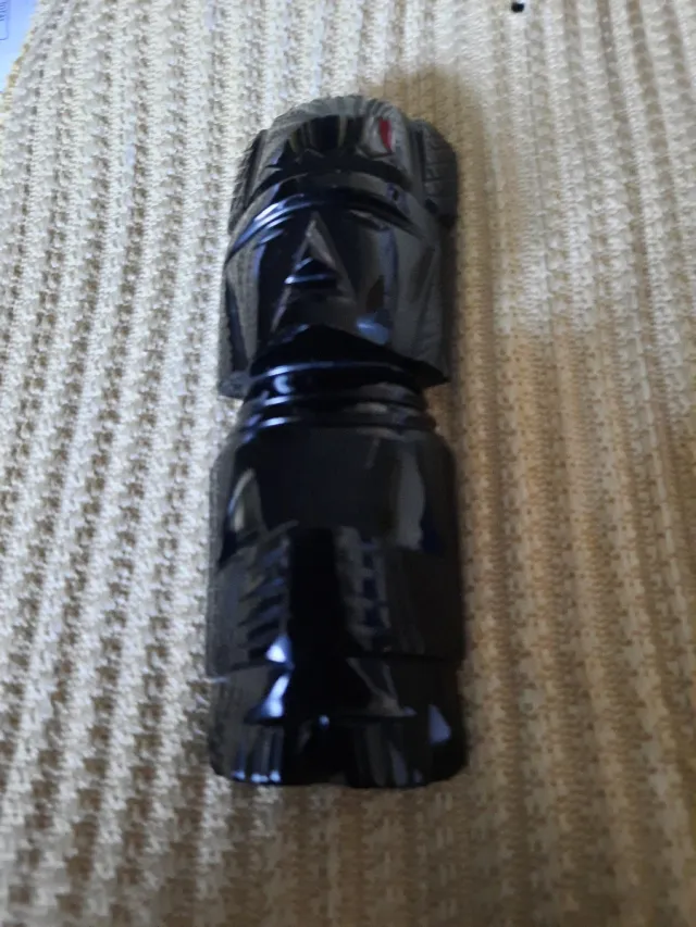 Figura de obsidiana tallada