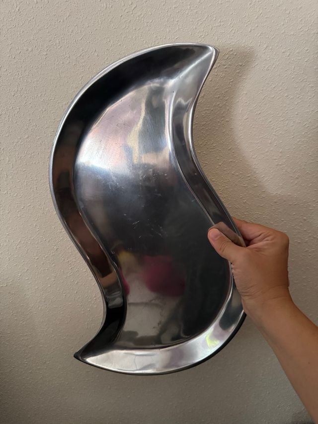 Bandeja metálica decorativa con 3 velas moradas