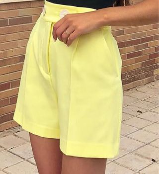 Bermudas Zara amarillas