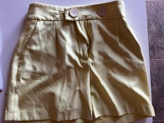 Bermudas Zara amarillas