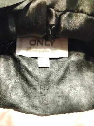 Chaqueta Polipiel Cruzada  Negra marca only 50