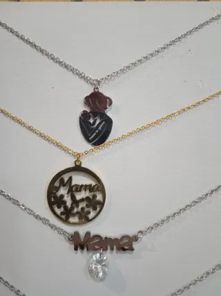 Lote 12 collares con colgantes variados de acero