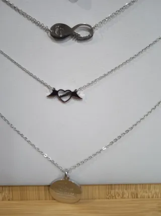 Lote 12 collares con colgantes variados de acero