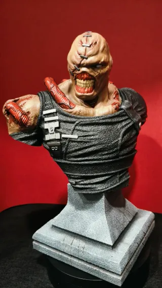 Busto Nemesis Resident Evil