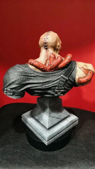 Busto Nemesis Resident Evil