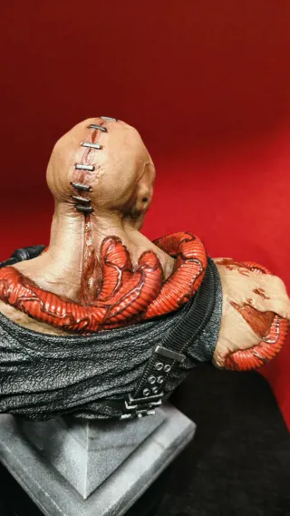Busto Nemesis Resident Evil