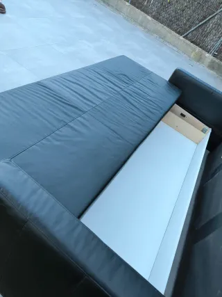 Sofá cama negro con almacenaje