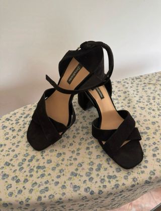 Sandalias tacón Stradivarius negras