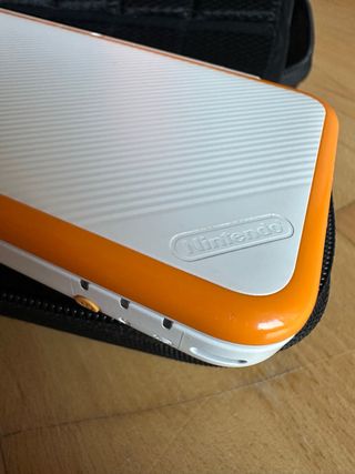 Nintendo 3DS Naranja y Blanca