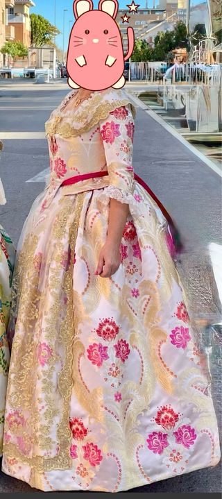 Traje de Fallera Blanco, Oro, Rojo y Fresa