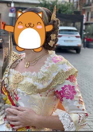 Traje de Fallera Blanco, Oro, Rojo y Fresa