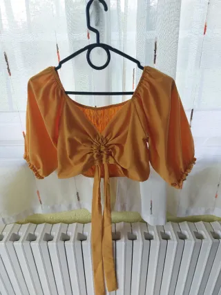 Blusa corta naranja escote cuadrado