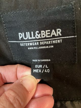 Parka Pull&Bear Negra y Verde Militar