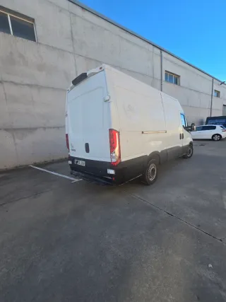 Furgoneta marca iveco