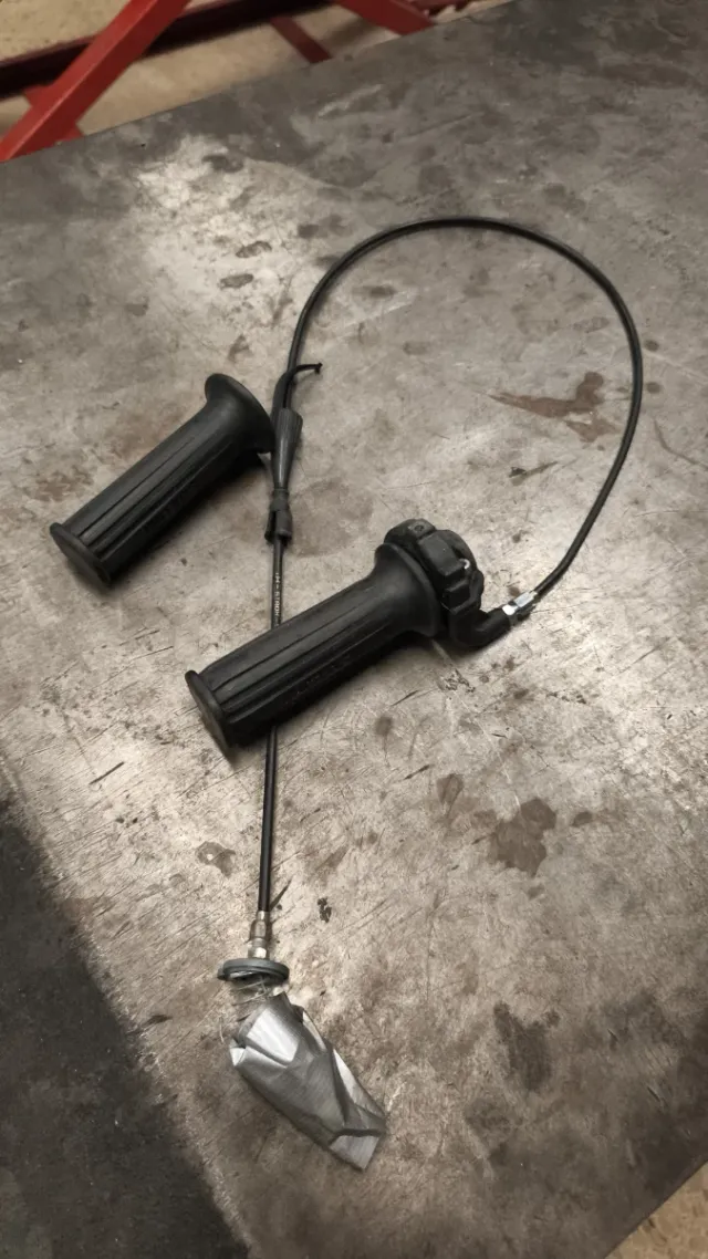 Puños Suzuki con cable acelerador