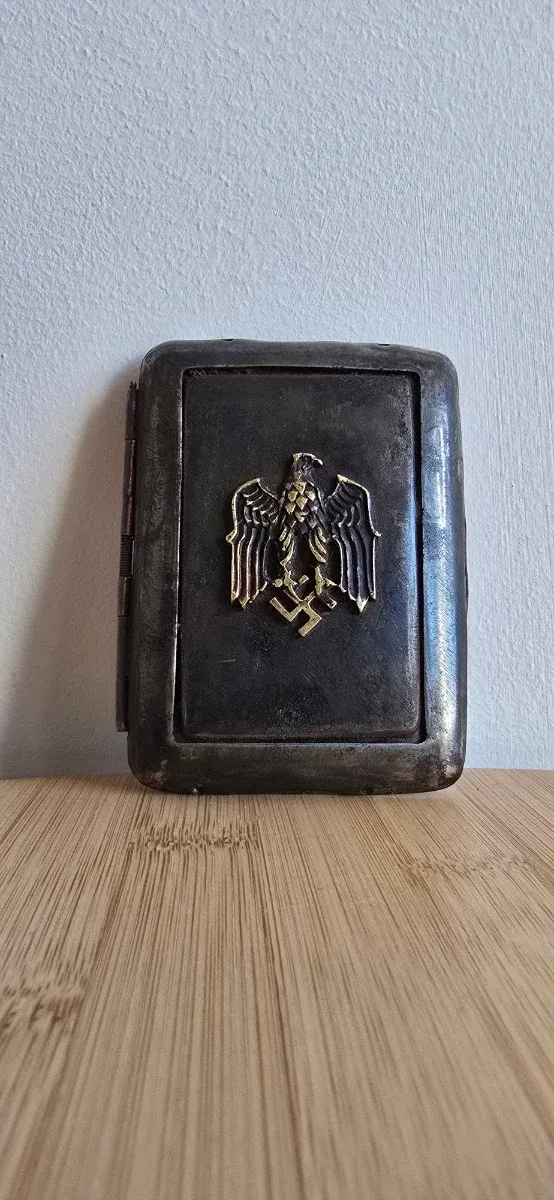 Pitillera antigua águila nazi