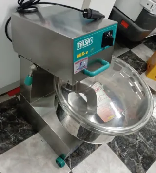Amasadora Talsa Mix 60 y Mesa Carnicería