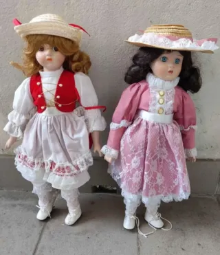 Lotto 2 bambole vintage in ceramica o porcellana