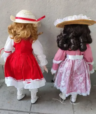 Lotto 2 bambole vintage in ceramica o porcellana