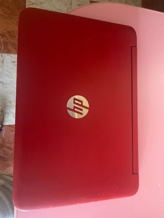 Ordenador portátil HP rojo