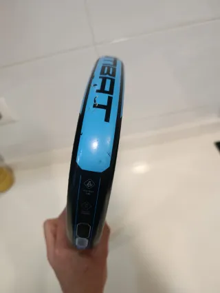 Pala de pádel Kombat Teide y Ulises