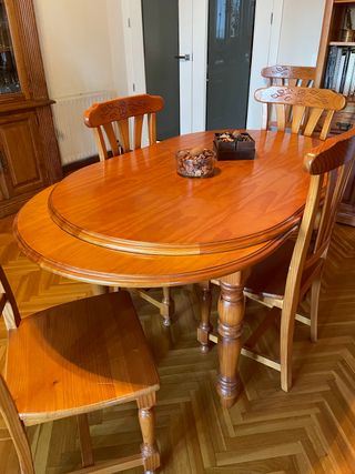 Comedor completo: Mesa, 6 sillas y mueble