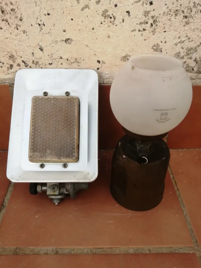 Estufa de camping y quinqué