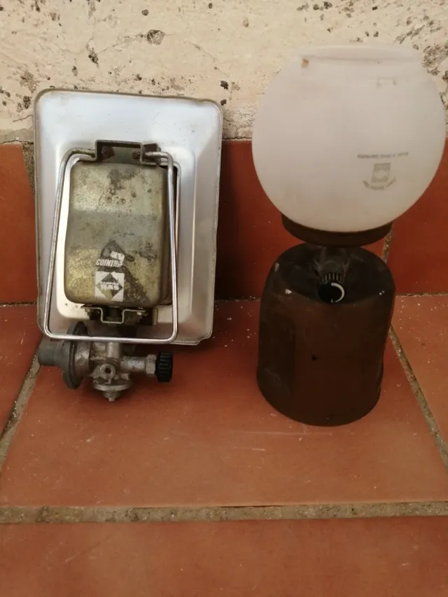 Estufa de camping y quinqué
