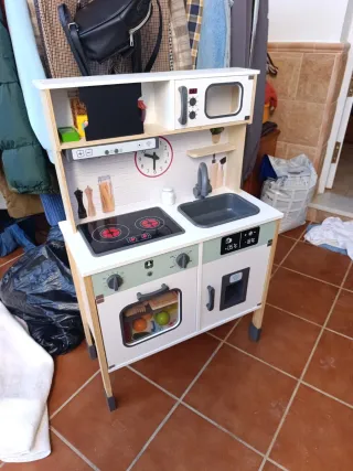 Cocinita de madera infantil