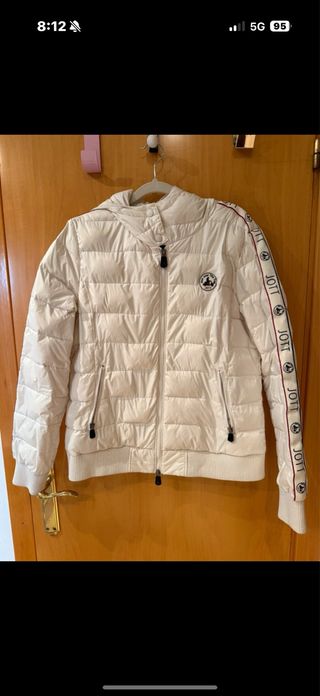 Chaqueta JOTT blanca con logo