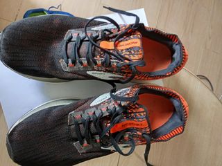 Zapatillas Brooks Ricochet running negras y naranj