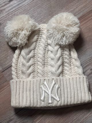 Gorro New York Yankees Beige Pom Pom