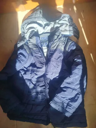 Abrigos infantiles varias tallas.