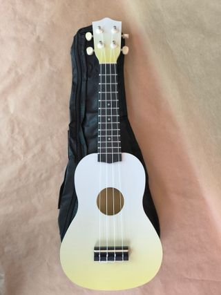 Ukelele Soprano 21" con funda - Amarillo (nuevo)