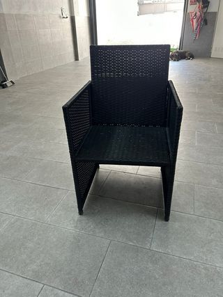 Mesa exterior ratán 6 sillones + 4 pufs