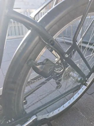 Bicicleta urbana negra