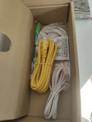 Router/Módem Blanco con su cargador