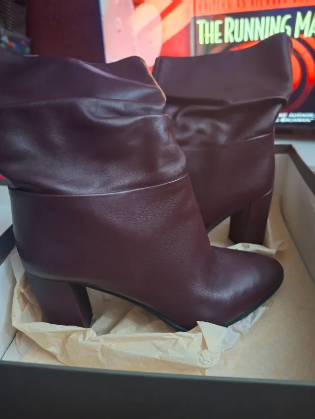 Botas de tacón color vino, talla 40