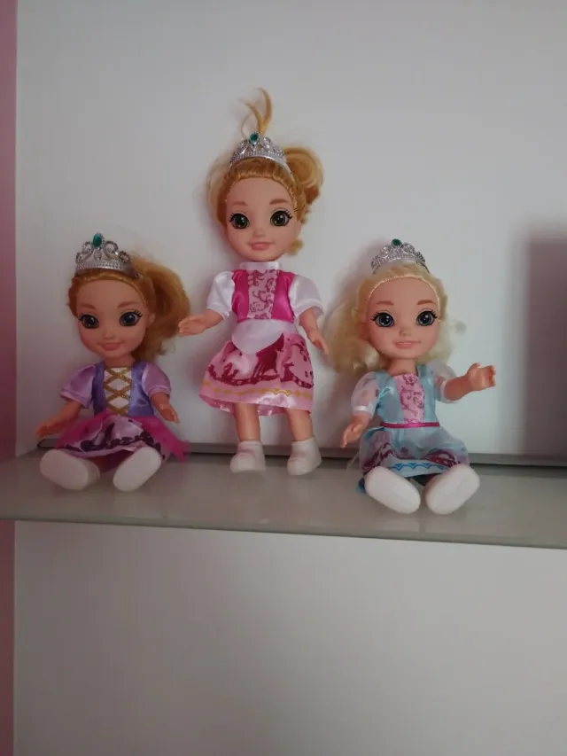 Lote 3 Muñecas Princesas con Corona