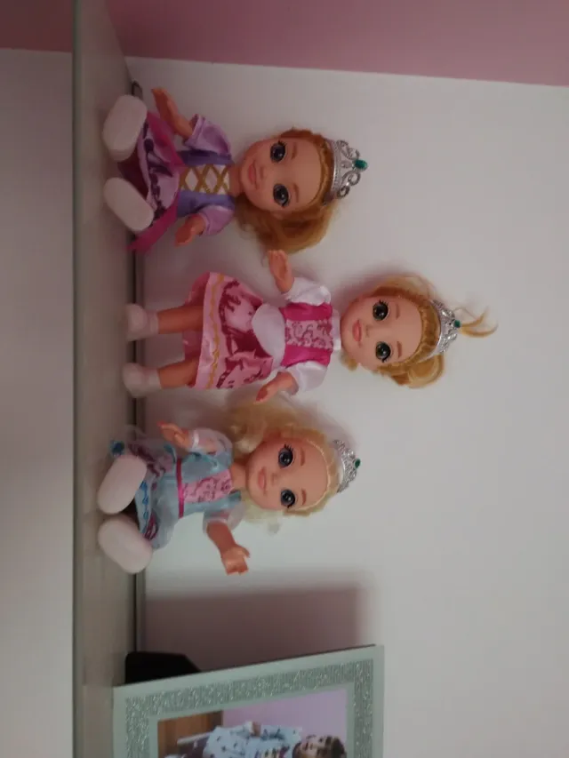 Lote 3 Muñecas Princesas con Corona