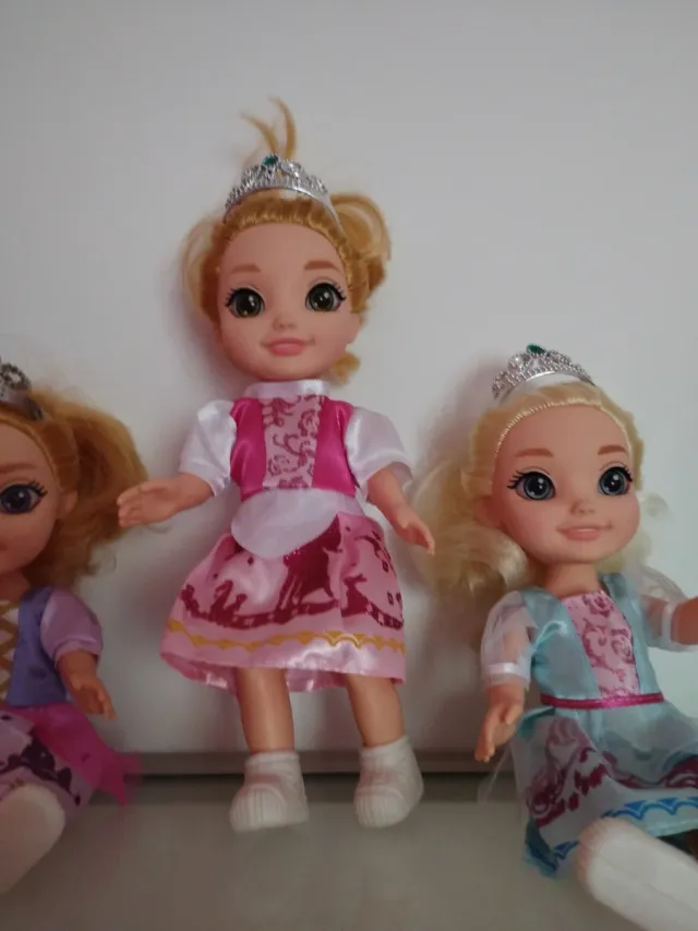 Lote 3 Muñecas Princesas con Corona