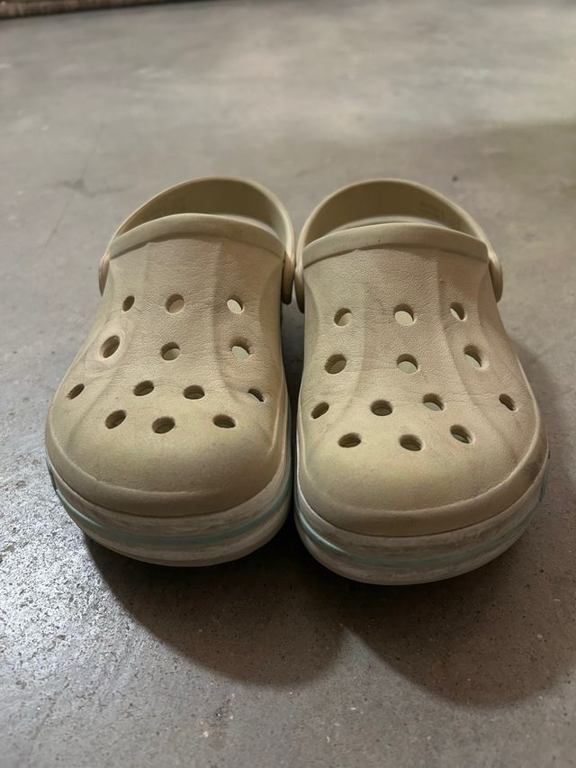 crocs amarillas niño 31