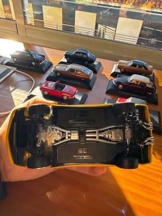 Chevrolet Corvette Amarillo.