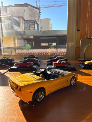 Chevrolet Corvette Amarillo.