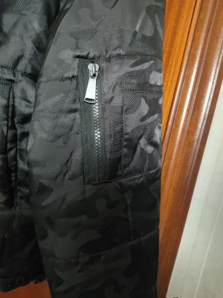 Cazadora acolchada camuflaje chica